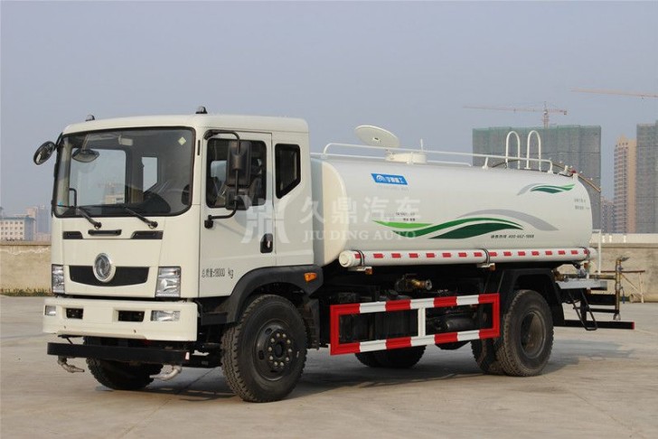 環(huán)衛(wèi)灑水車需要用什么駕駛證_東風(fēng)御虎12噸環(huán)衛(wèi)灑水車2