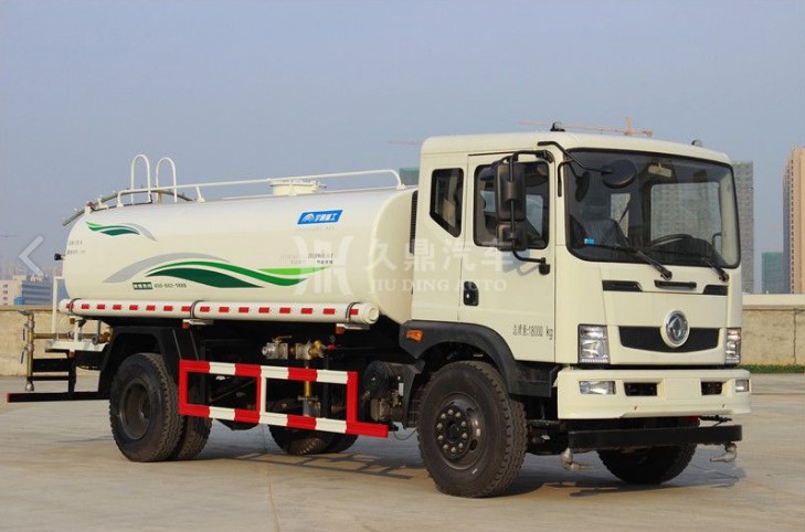 環(huán)衛(wèi)灑水車需要用什么駕駛證_東風(fēng)御虎12噸環(huán)衛(wèi)灑水車3