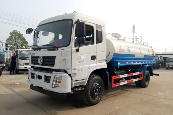 12噸東風(fēng)專用底盤(pán)灑水車(chē) 12噸東風(fēng)專用底盤(pán)灑水車(chē)