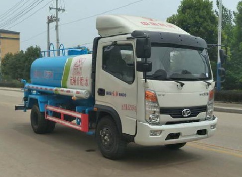 五方灑水車多重_時風(fēng)風(fēng)馳5方綠化灑水車廠家價格4