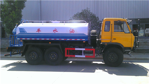 六驅(qū)沙漠越野運(yùn)水車(chē) 六驅(qū)沙漠越野運(yùn)水車(chē)