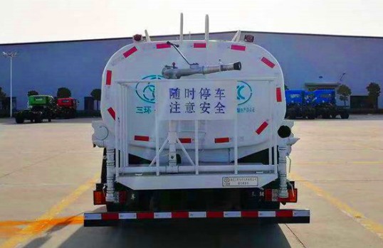 5方灑水車圖片_三環(huán)創(chuàng)客5噸綠化灑水車廠家價(jià)格4