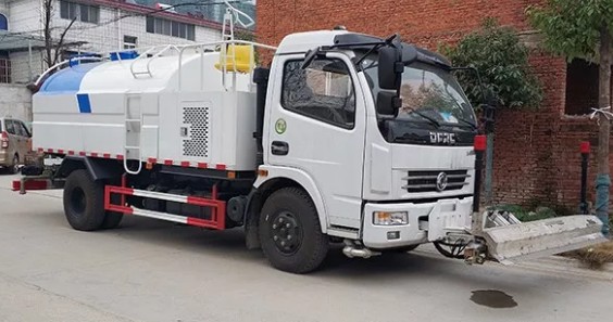 公路灑水車_東風(fēng)多利卡3800軸距路面清洗車4