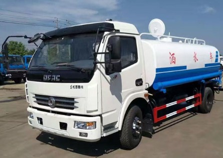 上牌東風(fēng)多利卡10噸灑水車(chē) 上牌東風(fēng)多利卡10噸灑水車(chē)