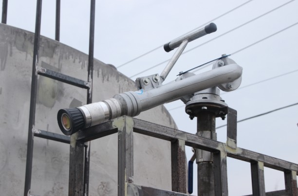 東風(fēng)天錦灑水車(不銹鋼罐體)高清圖片 東風(fēng)天錦灑水車(不銹鋼罐體)高清圖片