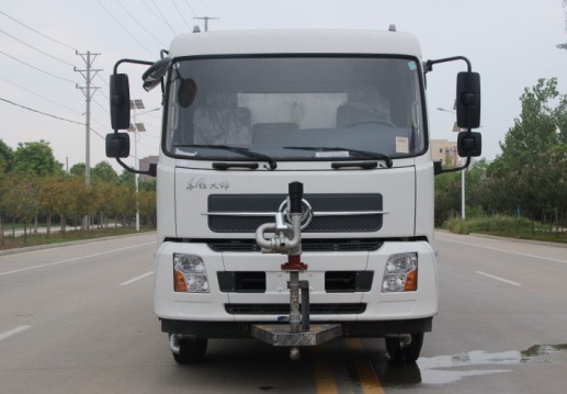 東風(fēng)天錦灑水車(不銹鋼罐體)高清圖片 東風(fēng)天錦灑水車(不銹鋼罐體)高清圖片