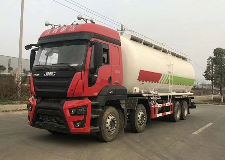 江鈴?fù)埱八暮蟀松⒀b水泥運(yùn)輸車(chē) 江鈴?fù)埱八暮蟀松⒀b水泥運(yùn)輸車(chē)