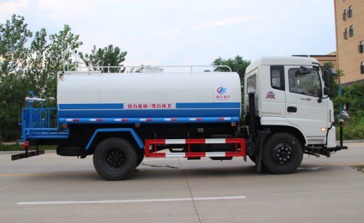 東風(fēng)御虎12噸灑水車高清圖片 東風(fēng)御虎12噸灑水車高清圖片