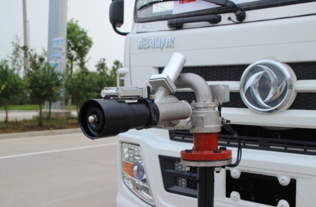 東風(fēng)御虎12噸灑水車高清圖片 東風(fēng)御虎12噸灑水車高清圖片