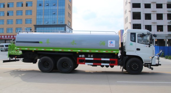 東風(fēng)御龍后雙橋灑水車高清圖片 東風(fēng)御龍后雙橋灑水車高清圖片