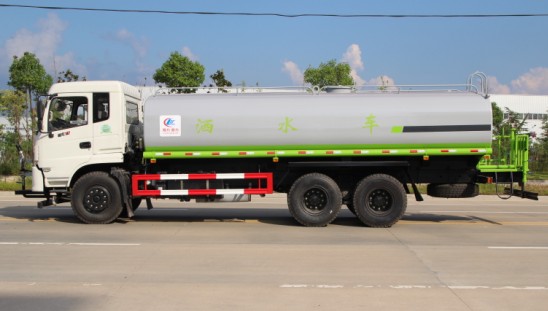 東風(fēng)御龍后雙橋灑水車高清圖片 東風(fēng)御龍后雙橋灑水車高清圖片