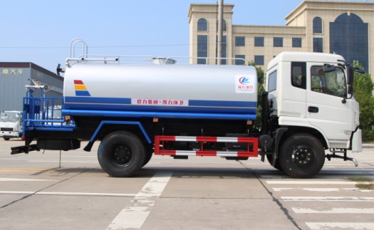 東風(fēng)專(zhuān)用底盤(pán)12方灑水車(chē)高清圖片 東風(fēng)專(zhuān)用底盤(pán)12方灑水車(chē)高清圖片