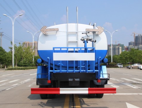 東風(fēng)專(zhuān)用底盤(pán)12方灑水車(chē)高清圖片 東風(fēng)專(zhuān)用底盤(pán)12方灑水車(chē)高清圖片