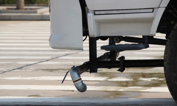 東風(fēng)專(zhuān)用底盤(pán)12方灑水車(chē)高清圖片 東風(fēng)專(zhuān)用底盤(pán)12方灑水車(chē)高清圖片