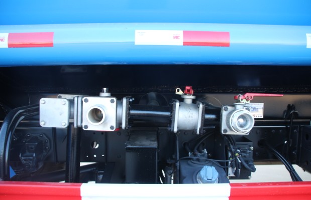 東風145灑水車帶霧炮圖片 東風145灑水車帶霧炮圖片