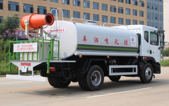 東風(fēng)多利卡D9灑水車帶霧炮(圓罐)高清圖片 東風(fēng)多利卡D9灑水車帶霧炮(圓罐)高清圖片