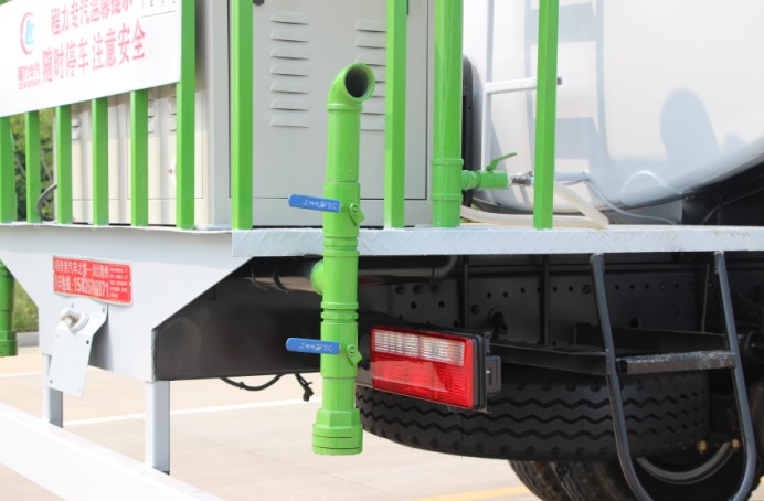 東風(fēng)多利卡D9灑水車帶霧炮(圓罐)高清圖片 東風(fēng)多利卡D9灑水車帶霧炮(圓罐)高清圖片