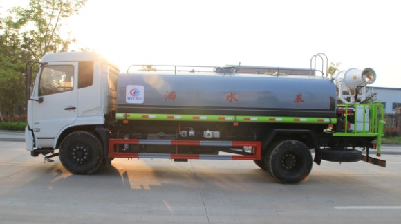 東風(fēng)天錦霧炮車高清圖片 東風(fēng)天錦霧炮車高清圖片