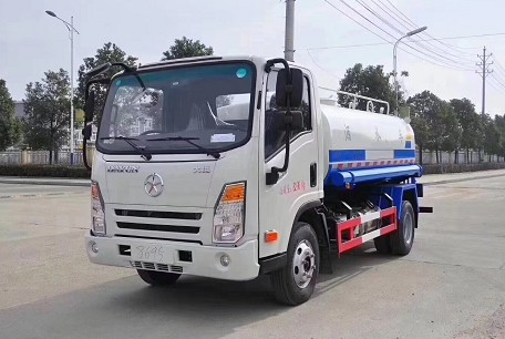 大運5方小黃牌灑水車圖片 大運5方小黃牌灑水車圖片