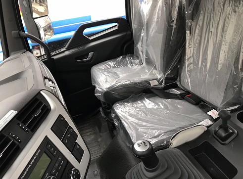 東風天錦新款KR駕駛室灑水車圖片 東風天錦新款KR駕駛室灑水車圖片