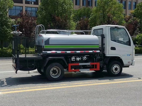 3噸灑水車價格查詢_國六3方凱馬K3柴油版藍牌綠化灑水車廠家價格2