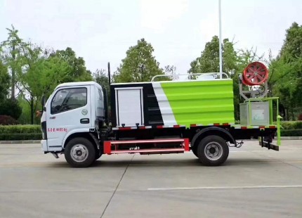 藍(lán)牌灑水車圖片 藍(lán)牌灑水車圖片