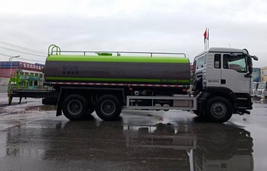 國(guó)六重汽汕德卡20噸灑水車(chē) 國(guó)六重汽汕德卡20噸灑水車(chē)