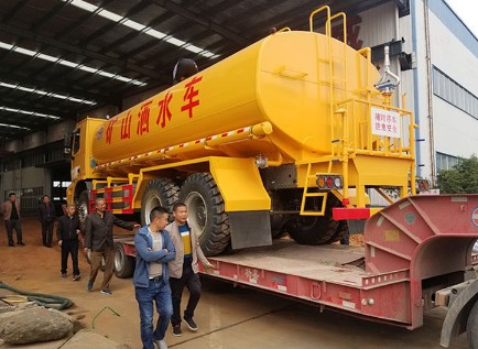 38方非公路礦用消防車多方位圖片 38方非公路礦用消防車多方位圖片