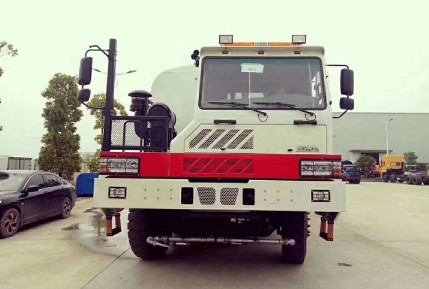 40噸-50噸濰柴發動機礦用灑水車圖片 40噸-50噸濰柴發動機礦用灑水車圖片