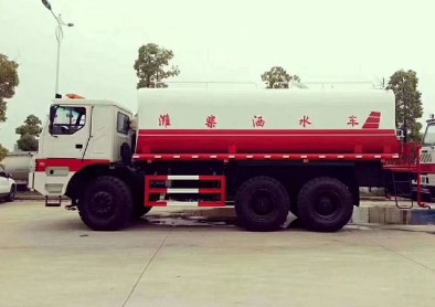 40噸-50噸濰柴發動機礦用灑水車圖片 40噸-50噸濰柴發動機礦用灑水車圖片