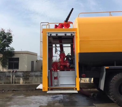 40噸-50噸濰柴發動機礦用灑水車圖片 40噸-50噸濰柴發動機礦用灑水車圖片