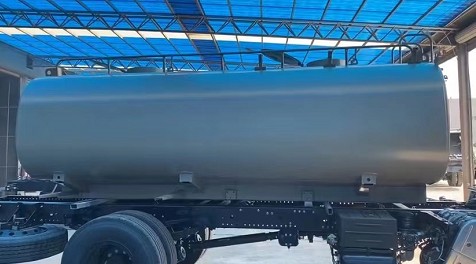 灑水車罐體采用電泳工藝 灑水車罐體采用電泳工藝