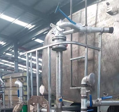 新中綠灑水車(chē)4孔灑水炮 新中綠灑水車(chē)4孔灑水炮