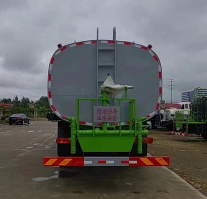 北奔重卡前四后八32方灑水車 北奔重卡前四后八32方灑水車