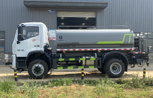 東風(fēng)凱普特9方四驅(qū)灑水車_CLT5125GPSEQ6型綠化噴灑車4